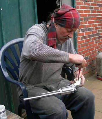 Alguien sabe algo de esta marca?? Fijaos en su muelle real, son revólveres enormes... :shock:  :shock: 02