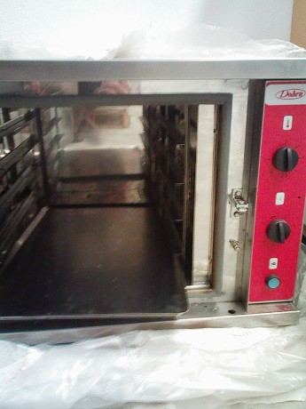 Hola un amigo me ha dicho que le venda este horno, el lo tenia en un bar (que cerró debido a la crisis 02