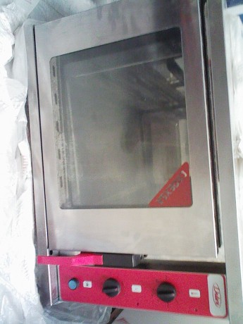 Hola un amigo me ha dicho que le venda este horno, el lo tenia en un bar (que cerró debido a la crisis 01