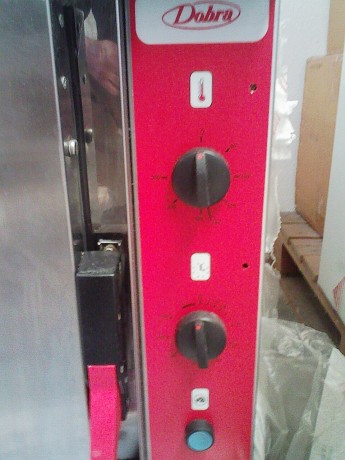 Hola un amigo me ha dicho que le venda este horno, el lo tenia en un bar (que cerró debido a la crisis 00