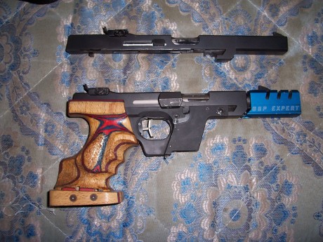 hola a todo el mundo

estoy guardando una walther del 32, tire con ella municion recargada para otra y 00
