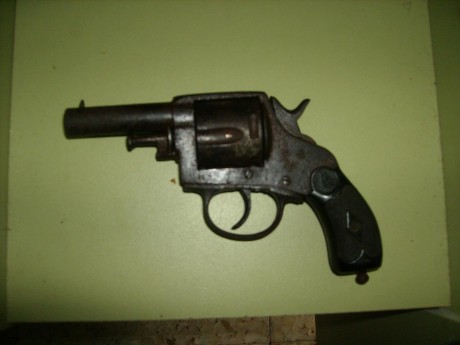  3.JPG  2.JPG  1.JPG alguien lo conoce? no tiene numero de serie. lo encontraron hace unos treinta años. 02