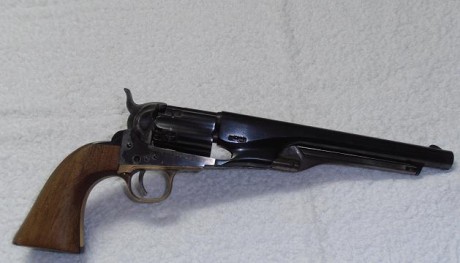 Hola a todos:

Me acaban de pasar un Colt de la marca ASM del calibre 44, pero en el arma no pone nada 00