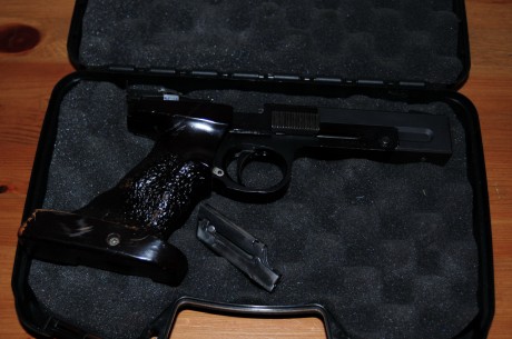 Pistola FAS SP 602 del 22LR con un solo cargador.Decente para tirar pero con tiros.2 DSC_5939.JPG 00€portes 00