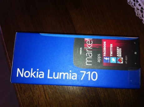 Vendo Nokia Lumia 710 de Vodafone nuevo a estrenar. El telefono es negro. Como se ve en la foto, esta 01