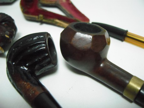 ...es un arte. Su preparación, en tres tandas, el primer llenado flojo, sin apretar el tabaco, el segundo, 150