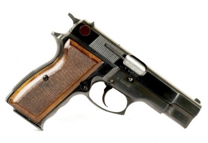 Hola. ¿Qué tal os parece la Browning Hi Power (de serie) para tirar en precisión? Es que es una pistola 131