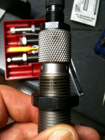 Hola a todos estoy recalibrando vainas de varias marcas del calibre 243 winchester con Dais de la marca 30