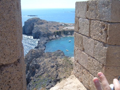 Después de que acabaran hundidos en el fondo del mar Egeo, al pie del peñón de Navarone, yo me pregunto:

 160