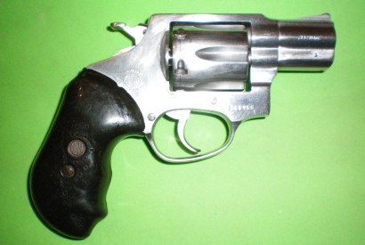 Estimados
Deseo cambiar las cachas de mi revolver Rossi 357mag, de 6 tiros, cañon 2" mod. R462 ya 40
