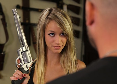 Propongo enviar firmas a Discovery Channel !!!!
Yo quiero ver esta serie y no "El ultimo Superviviente"

https://dsc.discovery.com/tv/american-guns/ 41