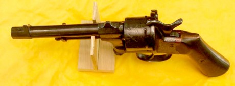 Hace unos días encontré por casualidad en una web extranjera un arma a la venta que hacía muchos años 90