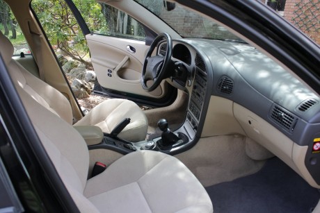 Vendo precioso Saab 95 Turbo Aero negro de 250cvs. Increíble aceleración. Perfecto estado por dentro y 32
