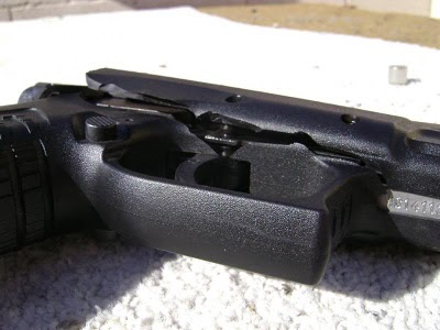 Pues eso, que hasta en las mejores pistolas hay algún que otro reventón... Cuidadin, cuidadin!! 02