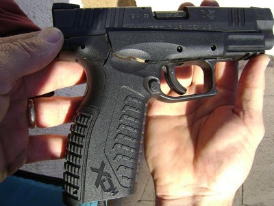 Pues eso, que hasta en las mejores pistolas hay algún que otro reventón... Cuidadin, cuidadin!! 01