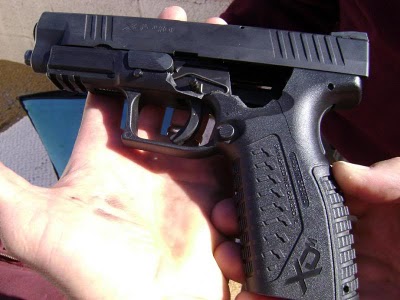 Pues eso, que hasta en las mejores pistolas hay algún que otro reventón... Cuidadin, cuidadin!! 00