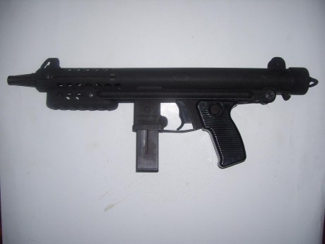 Hace unos días encontré por casualidad en una web extranjera un arma a la venta que hacía muchos años 100