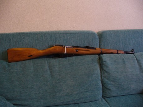 El Mosin-Nagant ..
es un rifle militar accionado por cerrojo, con cargador de cinco proyectiles, que 42