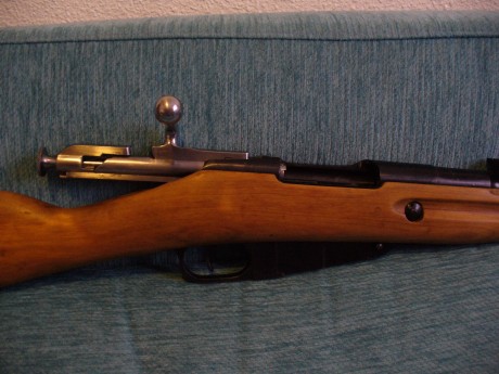 El Mosin-Nagant ..
es un rifle militar accionado por cerrojo, con cargador de cinco proyectiles, que 51