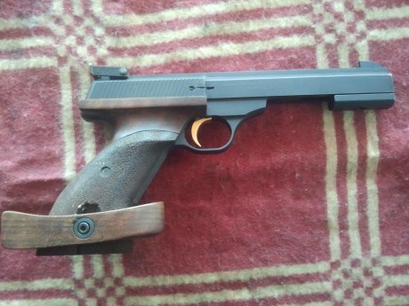 Hola, hay un compañero del club ya mayor que se quiere vender por retirarse del tiro deportivo varias 00