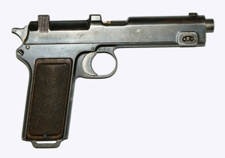 Hace unos días encontré por casualidad en una web extranjera un arma a la venta que hacía muchos años 100
