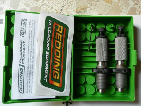 Vendo Dies jego de cuello marca Redding para el 300 RUM, como nuevos, poquísimo uso, vendo en 70€ envío 01