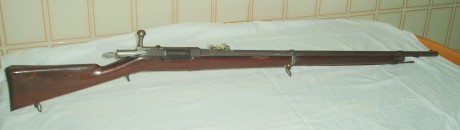 ¿Alguien tiene infomación sobre este fusil? Creo que es italiano y como podreis apreciar carece de guardamonte.
Saludos 01