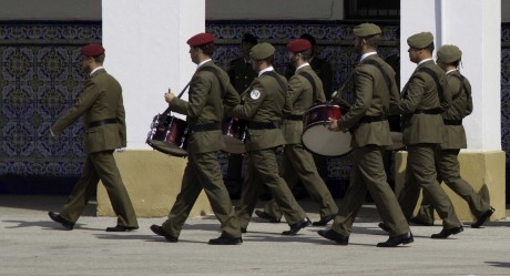  http://www.ejercito.mde.es/gl/agenda/2012/04/1543.html 

no digo na..........

y 142