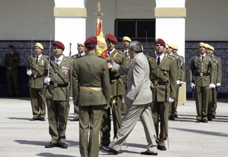  http://www.ejercito.mde.es/gl/agenda/2012/04/1543.html 

no digo na..........

y 00