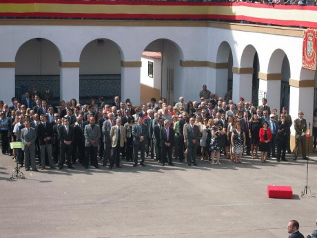  http://www.ejercito.mde.es/gl/agenda/2012/04/1543.html 

no digo na..........

y 30