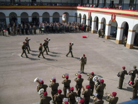  http://www.ejercito.mde.es/gl/agenda/2012/04/1543.html 

no digo na..........

y 72
