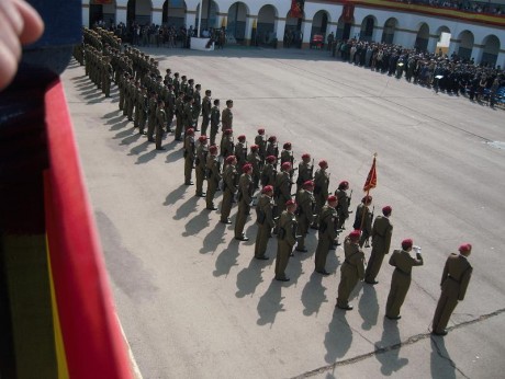  http://www.ejercito.mde.es/gl/agenda/2012/04/1543.html 

no digo na..........

y 70