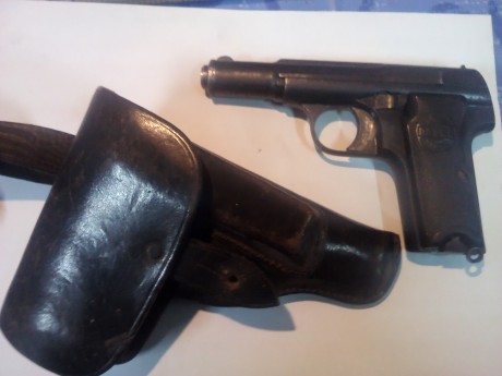  Buen corto !! pero hay una gran pega!! esos uniformes ni siquiera son españoles y esas escopetas de caza 130