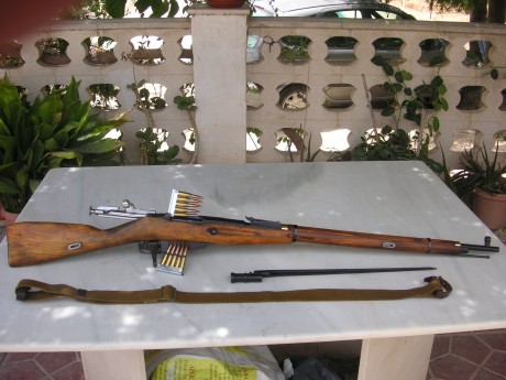 El Mosin-Nagant ..
es un rifle militar accionado por cerrojo, con cargador de cinco proyectiles, que 70