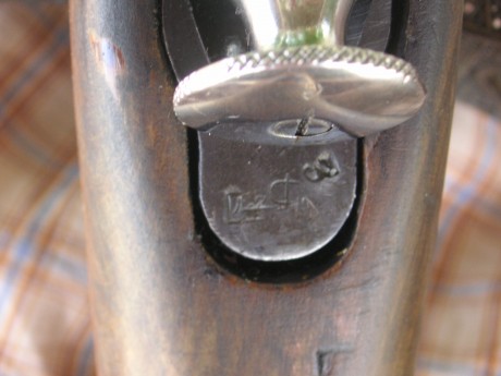 El Mosin-Nagant ..
es un rifle militar accionado por cerrojo, con cargador de cinco proyectiles, que 130