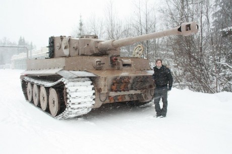 Y de la segunda guerra mundial, frente del este, y con carros de combate a mansalva...

WHITE TIGER

 91
