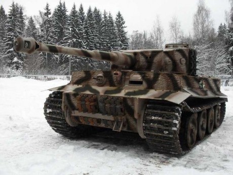 Y de la segunda guerra mundial, frente del este, y con carros de combate a mansalva...

WHITE TIGER

 90