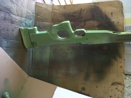 Aquí enriquezco el asunto con unas imagenes de armas pintadas por mi. Si alquien quiere información sobre 52