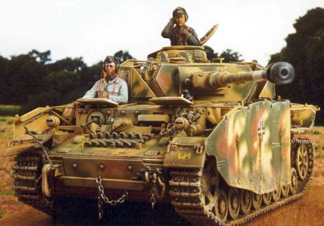 os animo a un tema que ha dado para sin fin de ideas...

los blindajes improvisados de carros de combate 82
