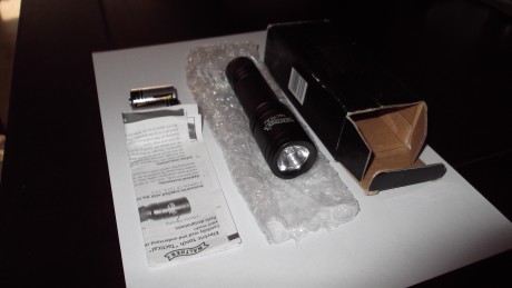 Vendo esta Linterna de xenon de la prestigiosa fábrica Walther, y sin estrenar. produce una potencia lumínica 00