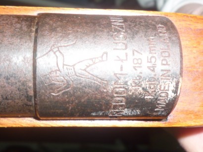Hola a todos. Ha caido en mis manos una carabina del calibre 4,5 en malas condiciones (esta para restaurar). 21