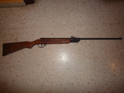 Hola a todos. Ha caido en mis manos una carabina del calibre 4,5 en malas condiciones (esta para restaurar). 20