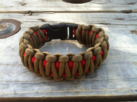 Pulseras de paracord con cierres de plástico de momento negro o coyote brown.
precio de las grandes Ranger 20