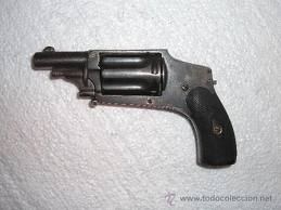 Alguien me puede identificar este revolver.
Gracias anticipadas. 10