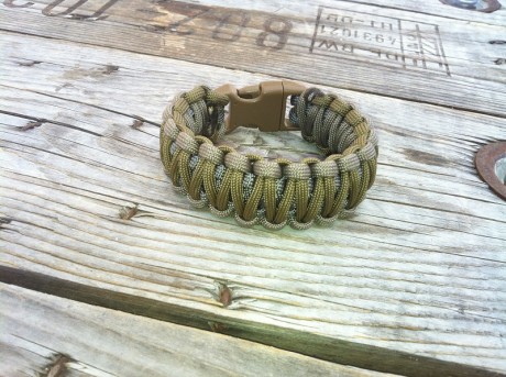 Pulseras de paracord con cierres de plástico de momento negro o coyote brown.
precio de las grandes Ranger 41