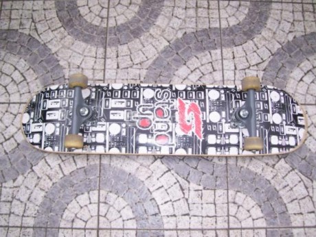 Buenas, pues por una lesión tuve que dejar el skate, así que quiero deshacerme de él. La tabla (STAND 01