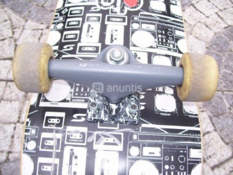 Buenas, pues por una lesión tuve que dejar el skate, así que quiero deshacerme de él. La tabla (STAND 00