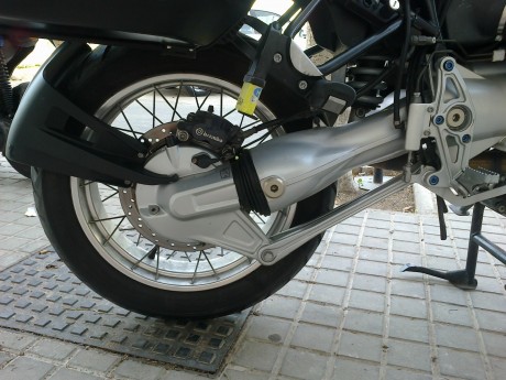 Buenas vendo una bmw 1150 gs es del año 2001 lleva puños con calefacción, abs, suspensión regulable, tres 10