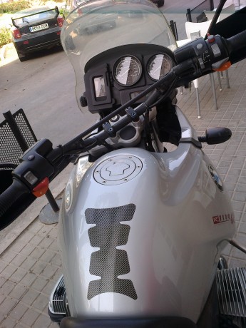 Buenas vendo una bmw 1150 gs es del año 2001 lleva puños con calefacción, abs, suspensión regulable, tres 32