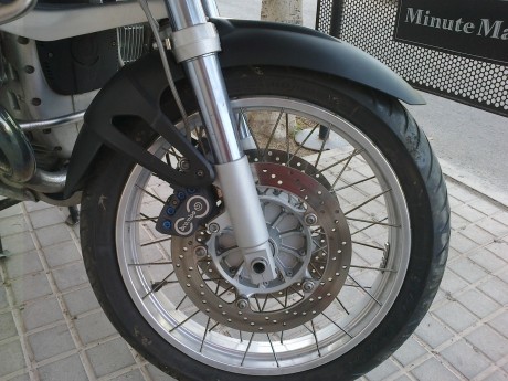Buenas vendo una bmw 1150 gs es del año 2001 lleva puños con calefacción, abs, suspensión regulable, tres 42